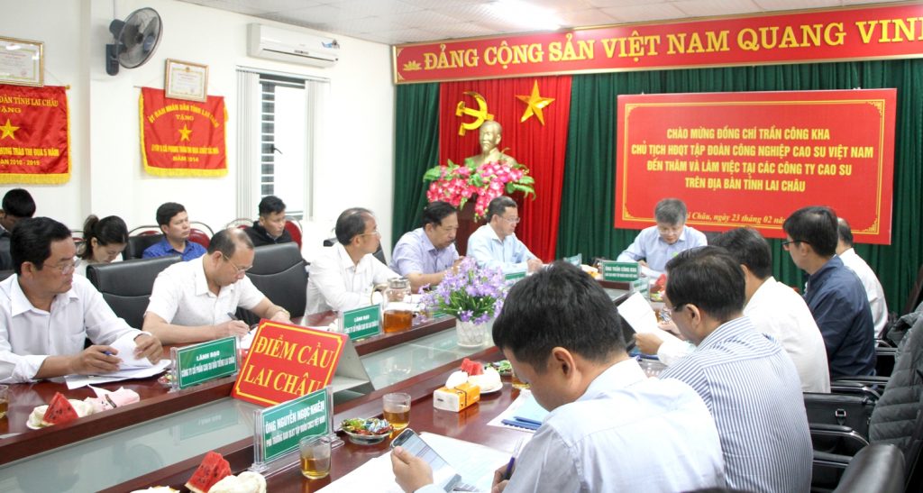 Chủ tịch Hội đồng Quản trị VRG Trần Công Kha thăm làm việc với các công ty cao su tỉnh Lai Châu